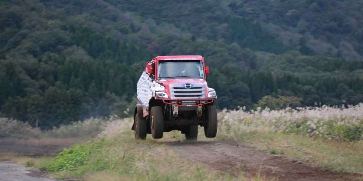 “Quái vật” Hino Dakar Truck lộ diện với sức mạnh 1.065 mã lực
