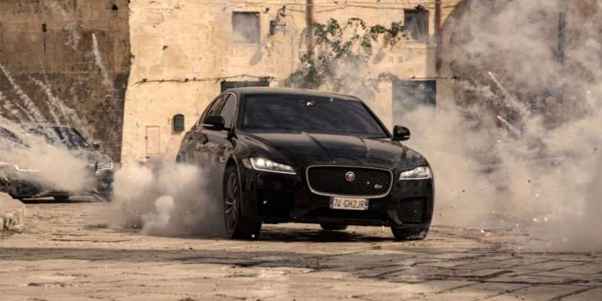 Jaguar XF lần đầu kết hợp ngoạn mục với điệp viên 007 trong “No Time To Die”