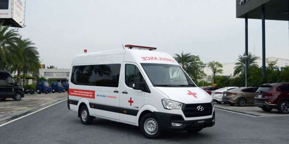 Liên doanh Ô tô Hyundai Thành Công trao tặng 10 xe Solati cứu thương