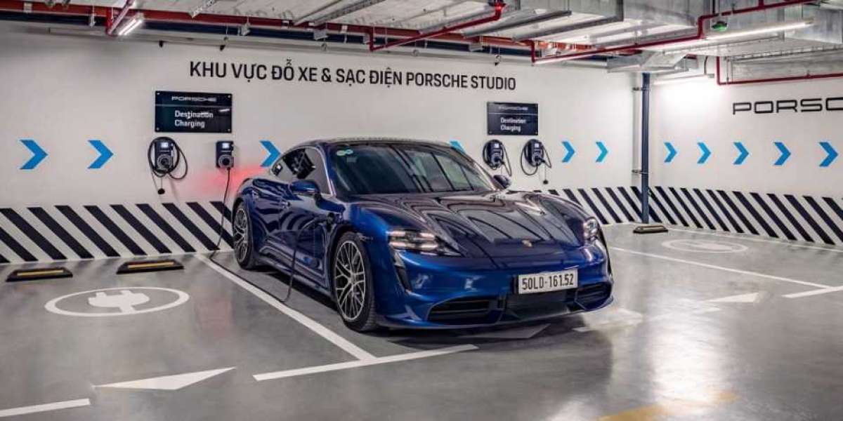 Porsche Studio Hà Nội trở lại hoạt động, mở trạm sạc cho các chủ xe Taycan