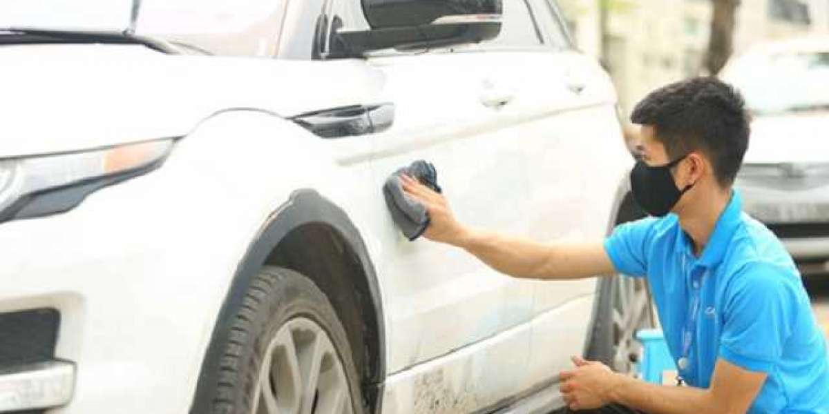 Covid-19 lan nhanh, dịch vụ rửa xe ô tô tại nhà đắt khách tại Hà Nội