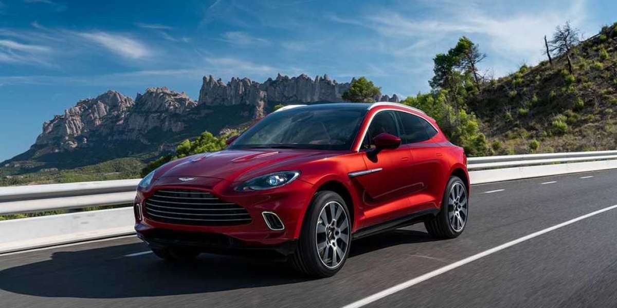 SUV đầu tay của Aston Martin ra mắt, đối đầu Lamborghini Urus