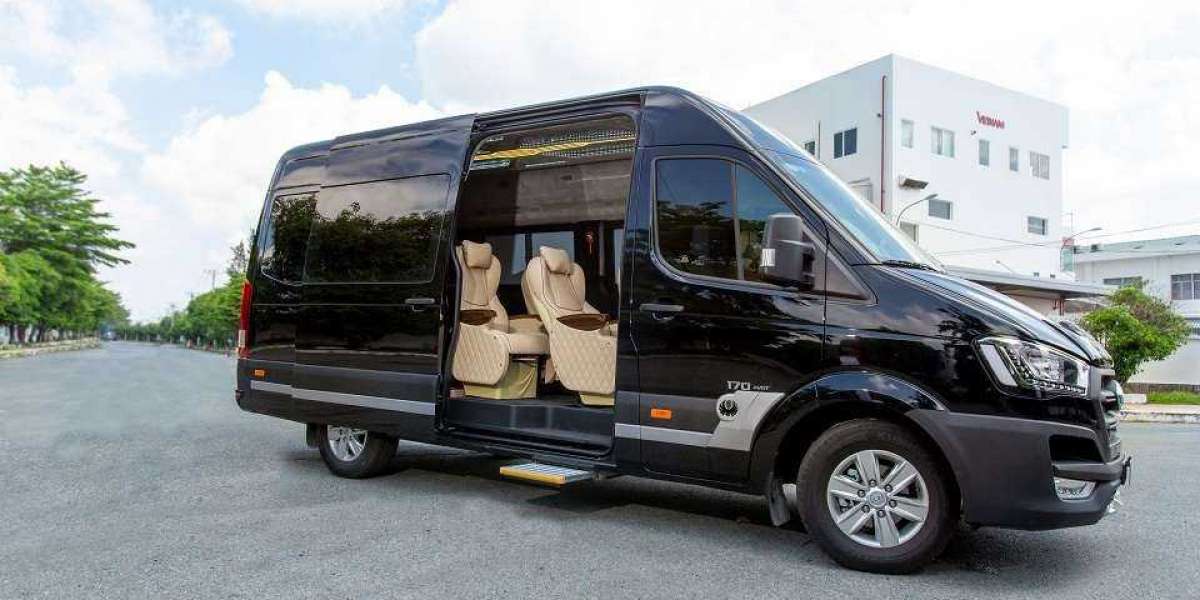 Từ ngày 1/9, ô tô trên 10 chỗ ngồi bị cấm cải tạo thành xe limousine chở khách