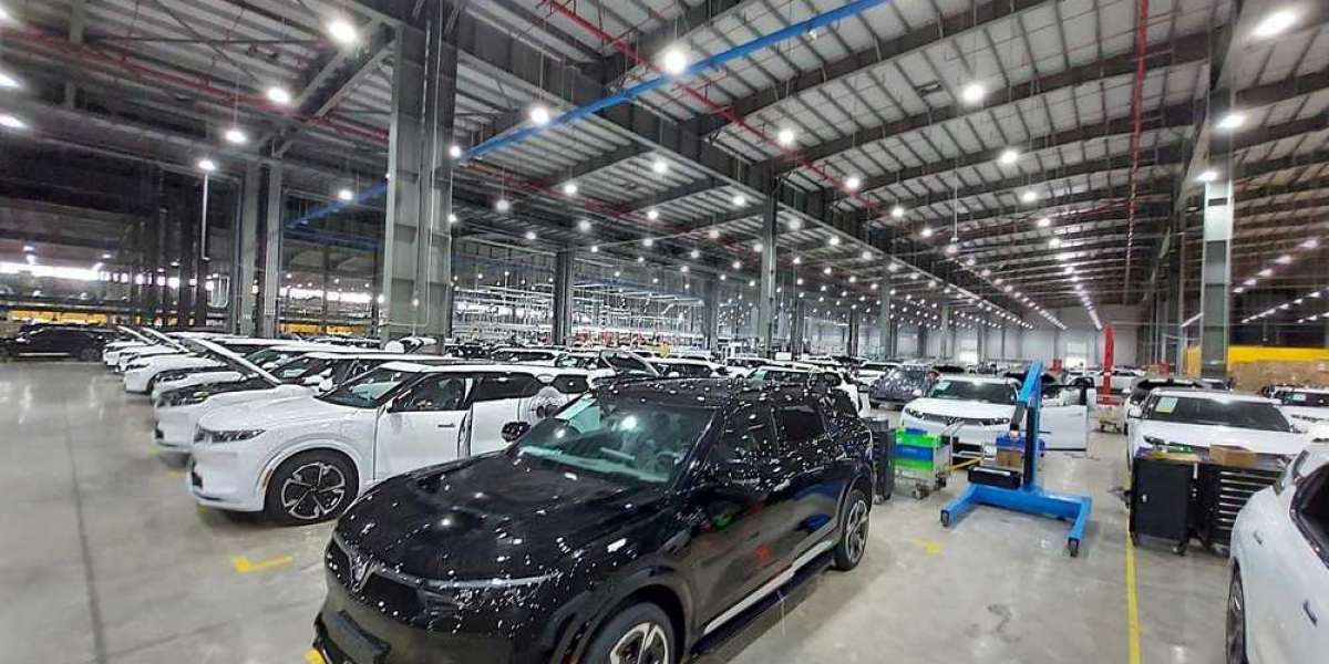 VinFast VF9 bất ngờ lộ diện với số lượng lớn