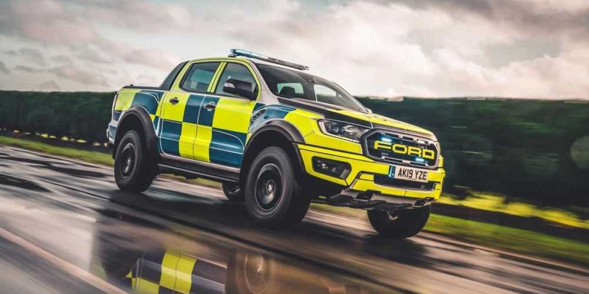 Ford Ranger Raptor và Focus ST truy đuổi tội phạm cùng cảnh sát Anh