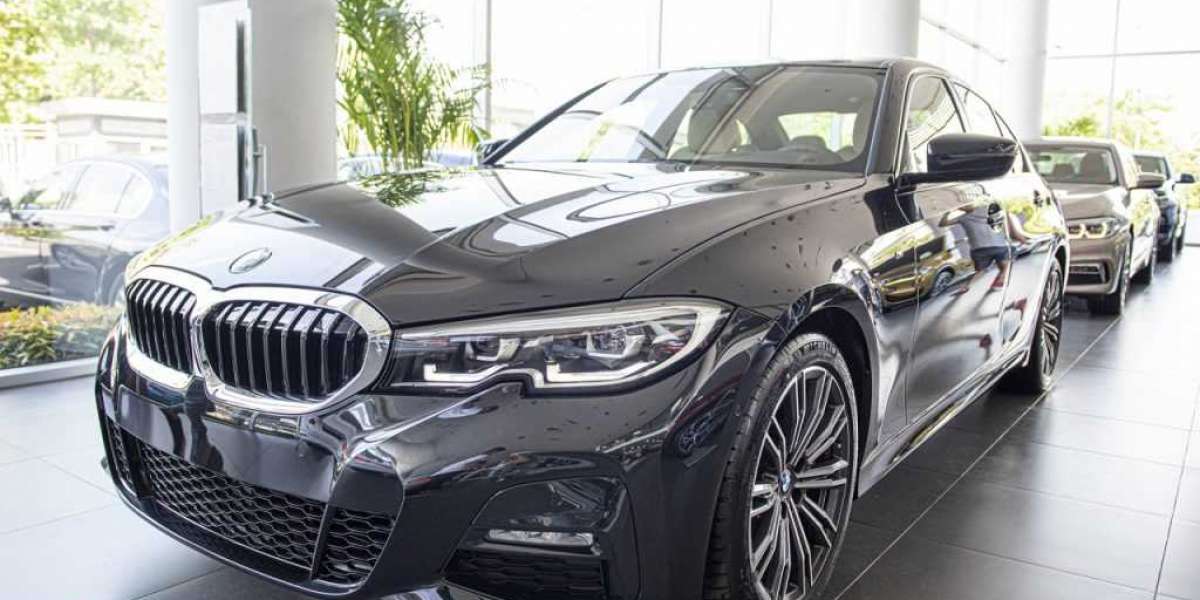 BMW 330i M Sport lộ diện tại đại lý, giá 2,379 tỷ đồng