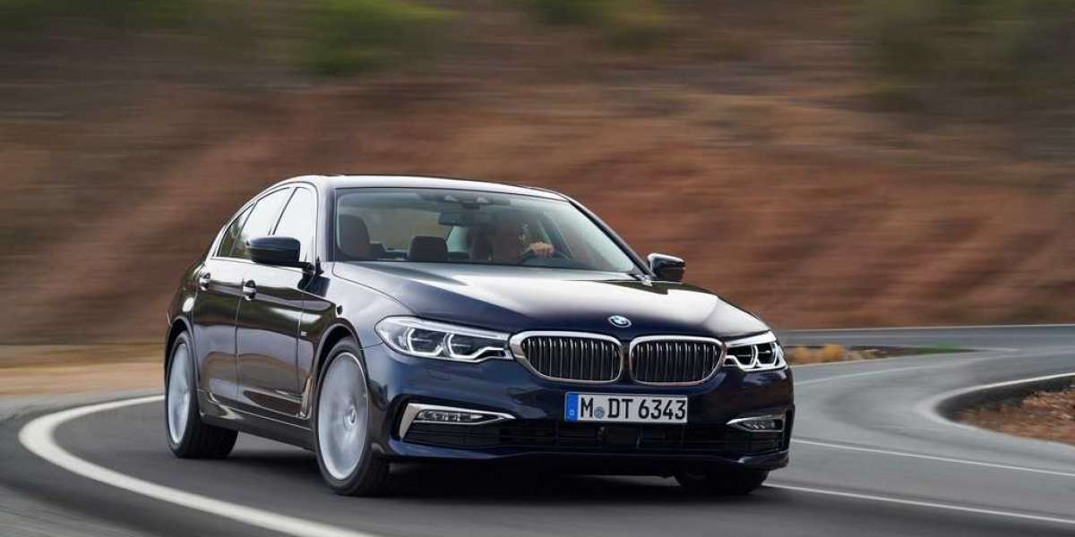 BMW Series 5 và BMW X3 nhận ưu đãi khủng chào hè 2020
