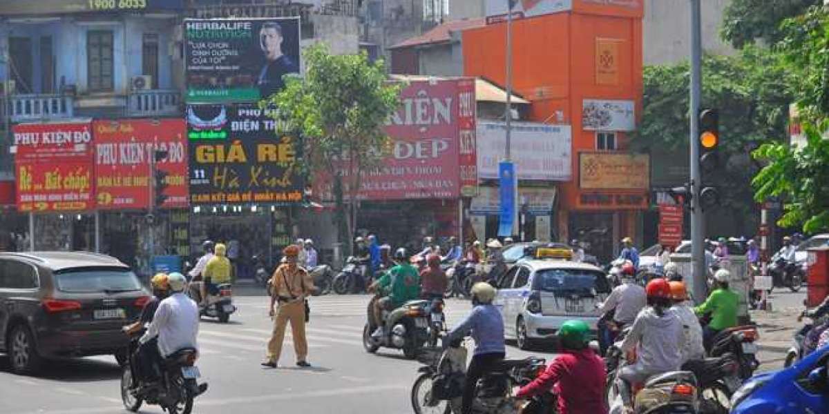 Bộ GTVT đề xuất cấm vượt đèn xanh khi nút giao ùn tắc