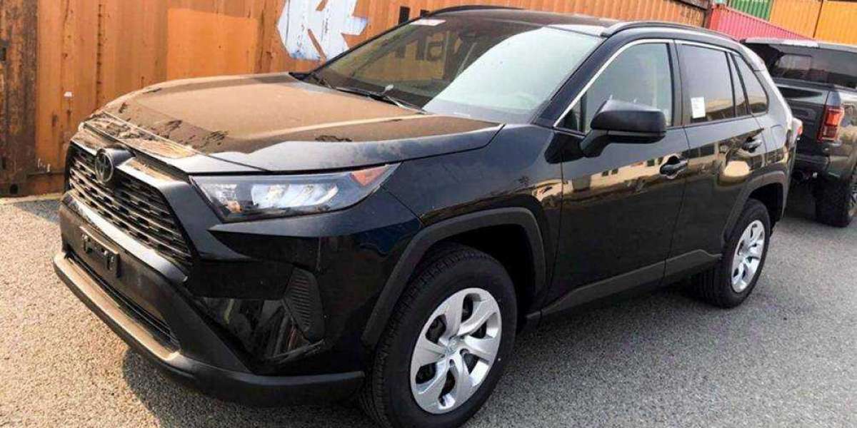 Toyota Rav4 chính thức có mặt tại Việt Nam, giá tạm tính gần 2 tỷ đồng