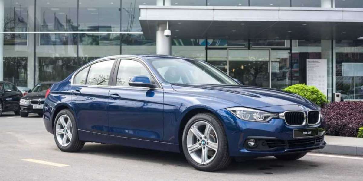 BMW 320i giảm giá lên đến 275 triệu đồng