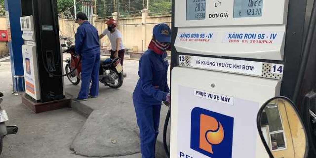Chiều ngày 28/5, giá xăng tăng 882 đồng/lít