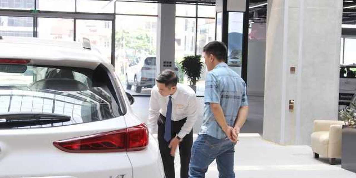 Chưa giảm phí đã đòi tăng giá: “Ô tô nội coi chừng bị khách Việt quay lưng”