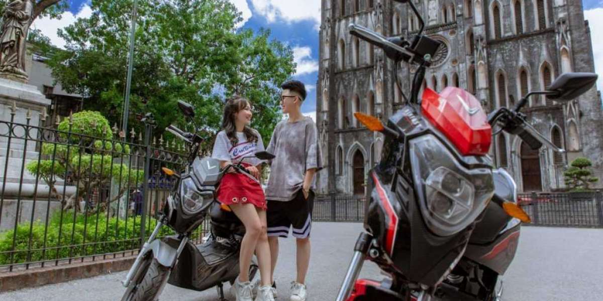 VinFast tặng 50.000 pin xe máy điện cho học sinh