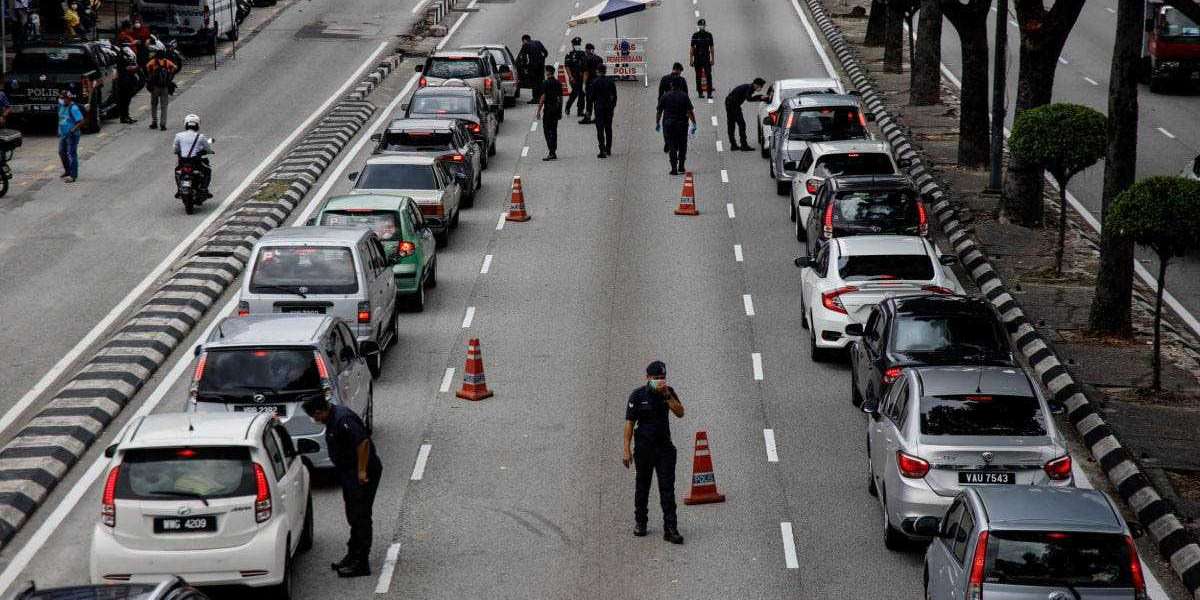 Malaysia: Ô tô chỉ chở một người khi ra đường vì dịch Covid-19