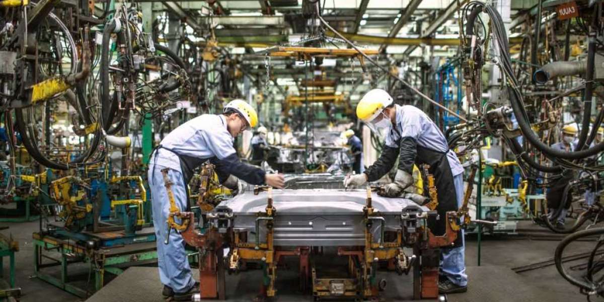 Bộ Công Thương đề xuất giảm 50% lệ phí trước bạ ô tô lắp ráp trong nước