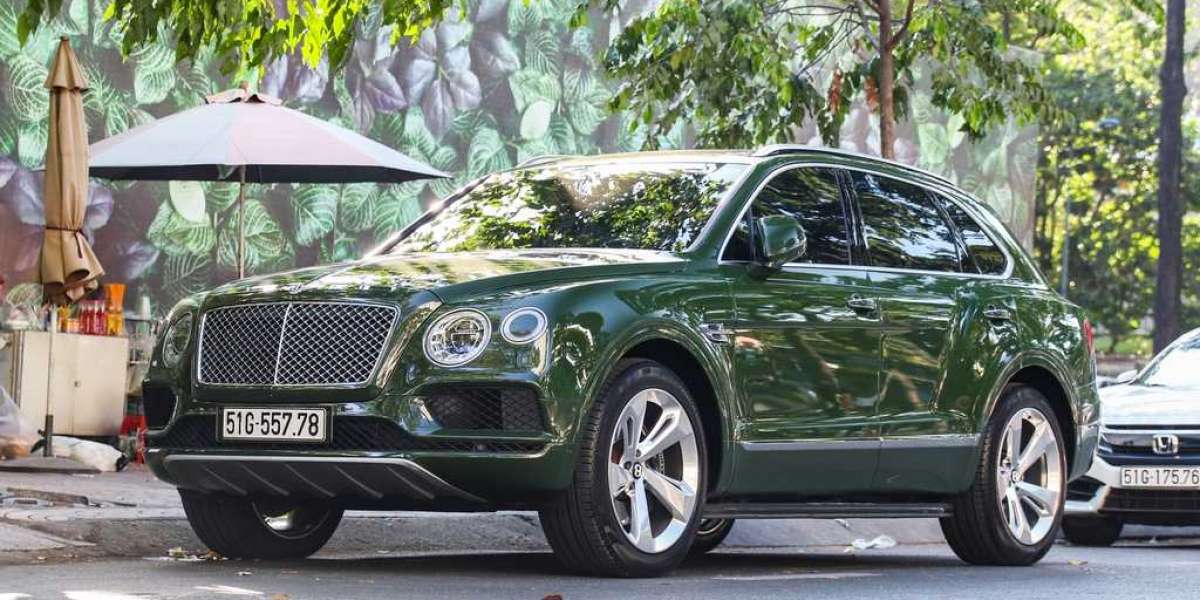 Bentley Bentayga màu xanh lá độc nhất Việt Nam tái xuất