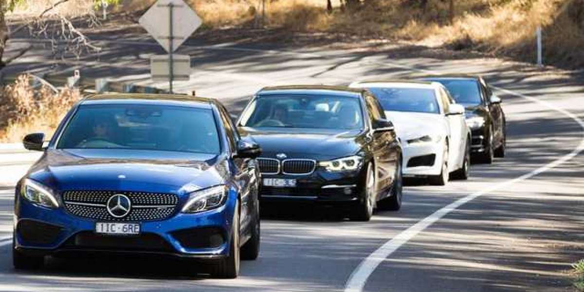 Vì sao BMW và Mercedes-Benz không thành công với xe giá rẻ?