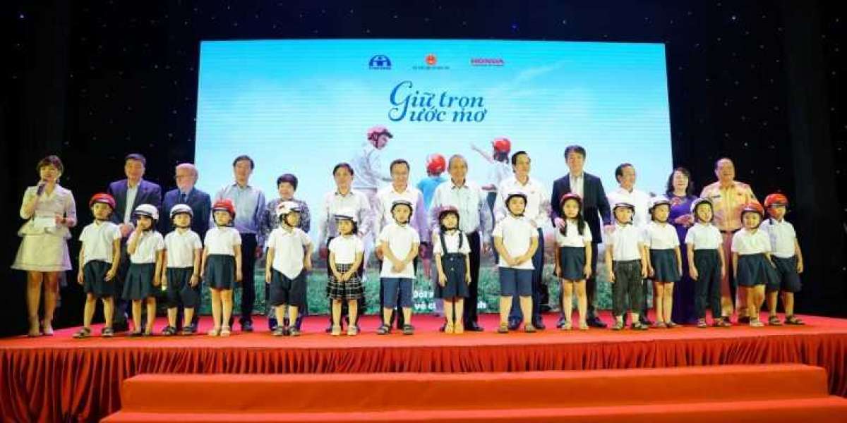 Honda Việt Nam ký kết trao tặng Mũ bảo hiểm cho học sinh lớp Một toàn quốc năm học 2019 – 2020