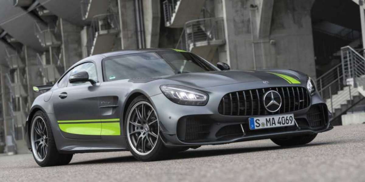 Mercedes-AMG GT R Pro 2020 công bố giá bán, cạnh tranh Porsche 911