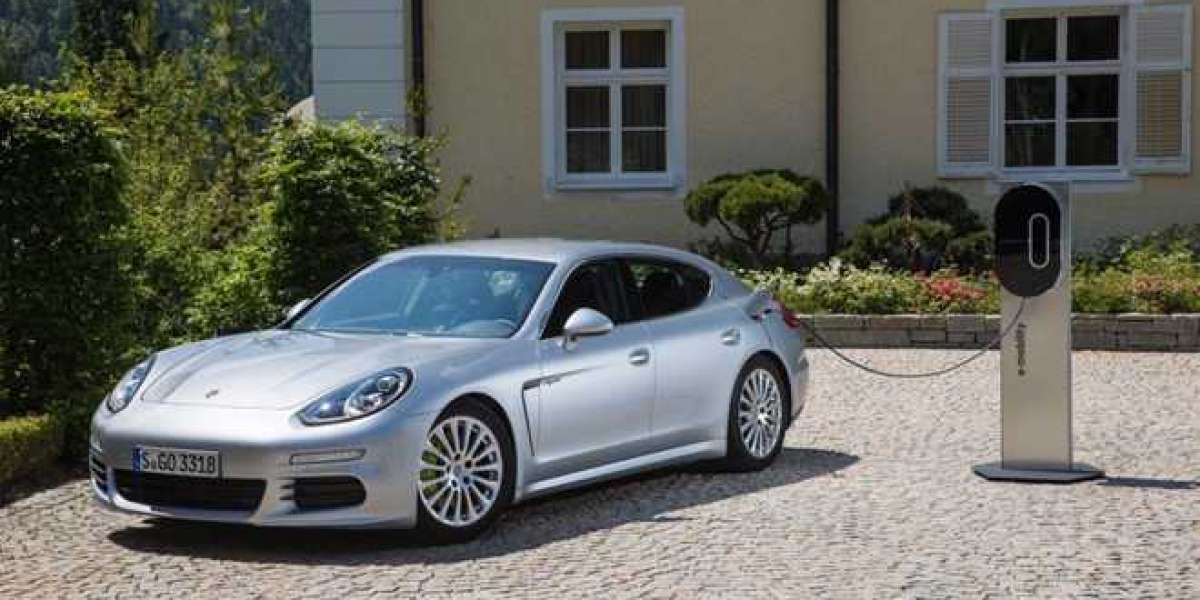 Panamera, chiếc sedan thay đổi định nghĩa về xe Porsche tròn 10 tuổi