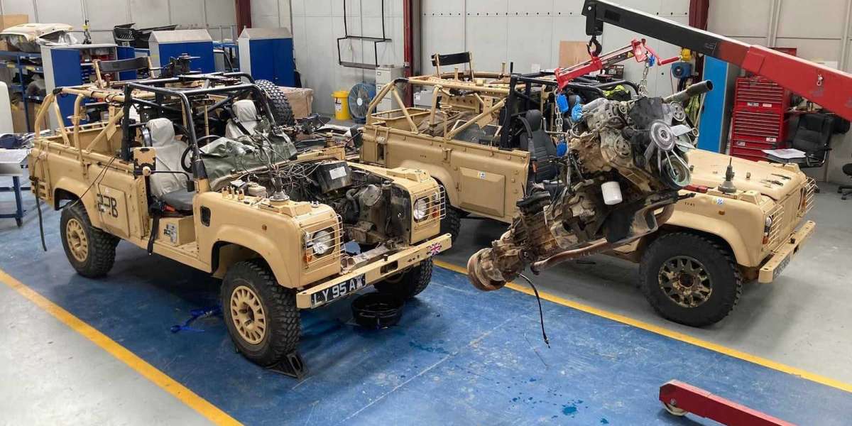Quân đội Anh thử nghiệm Land Rover Defender chạy điện