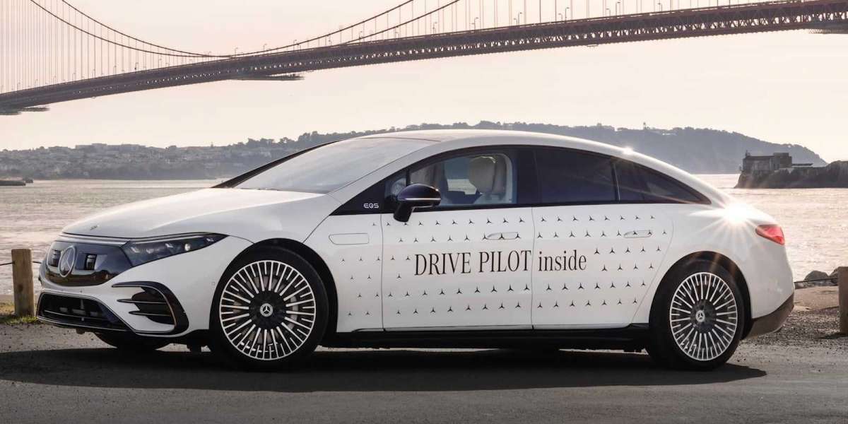 Mercedes-Benz đánh bại Tesla về hệ thống lái tự động