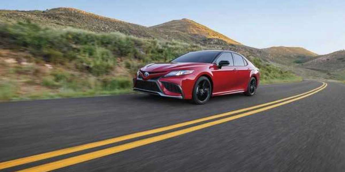 Toyota Camry tăng giá với phiên bản cập nhật