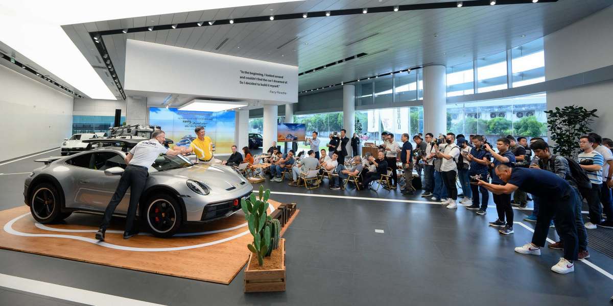 Bàn giao bản địa hình Porsche 911 Dakar đầu tiên tại Việt Nam