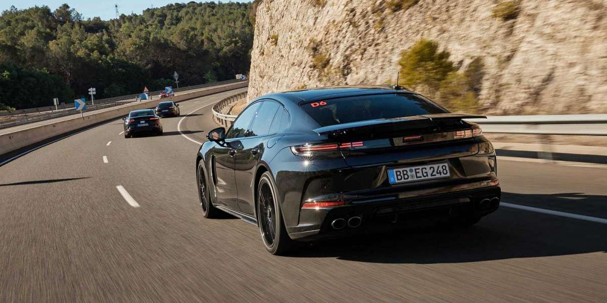 Porsche Panamera 2024 sẽ ra mắt với bốn lựa chọn hệ truyền động hybrid