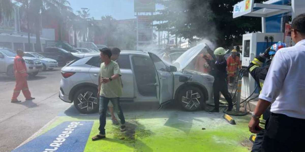 Mẫu xe điện điện sắp bán tại Việt Nam bốc cháy khi đang cắm sạc