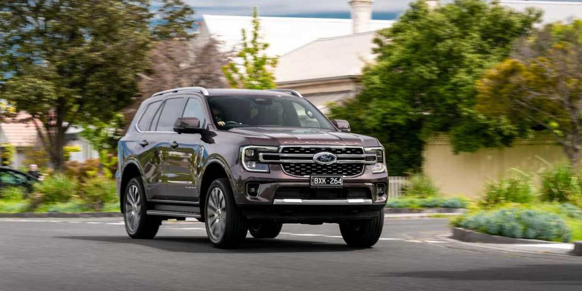 Ford Everest Platinum sử dụng động cơ V6 sẽ được phân phối tại Việt Nam?