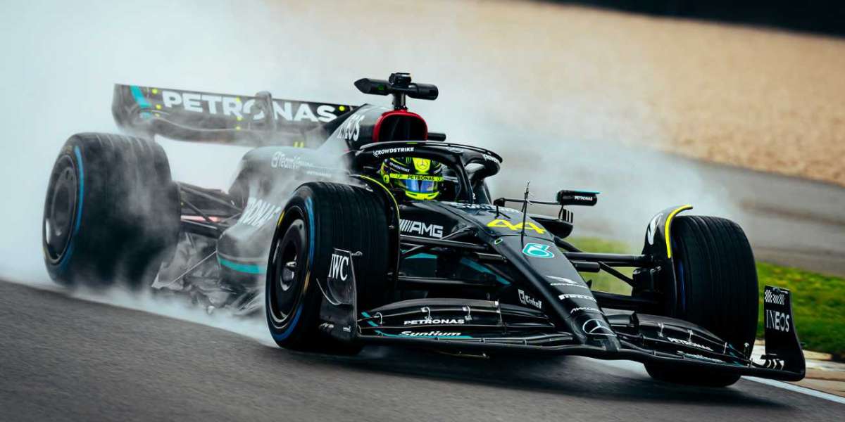 Chấn động: Lewis Hamilton sẽ chuyển sang đua cho Scuderia Ferrari từ năm 2025