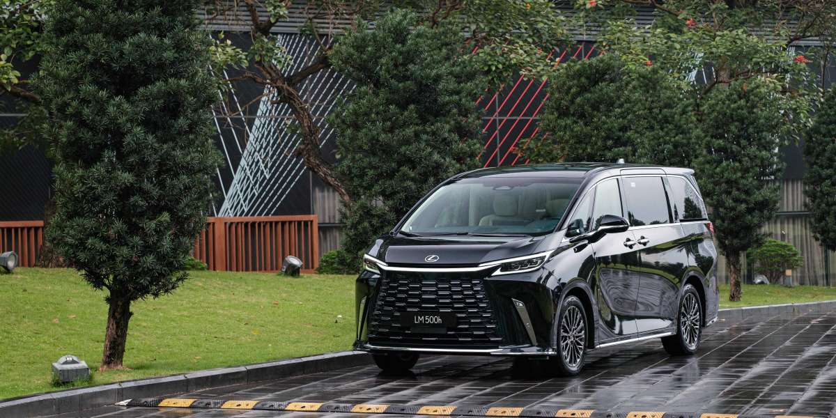 Lexus LM500h thế hệ mới ra mắt tại Việt Nam với giá khởi điểm từ 7.3 tỷ đồng