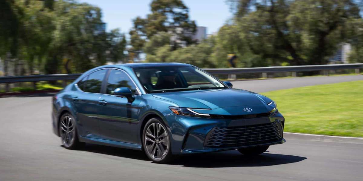 Toyota Camry 2025 ra mắt với một tùy chọn động cơ hybrid