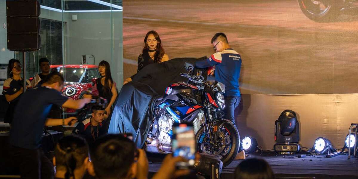 BMW M1000R ra mắt khách hàng Hà Nội với giá bán gần 1.3 tỷ đồng