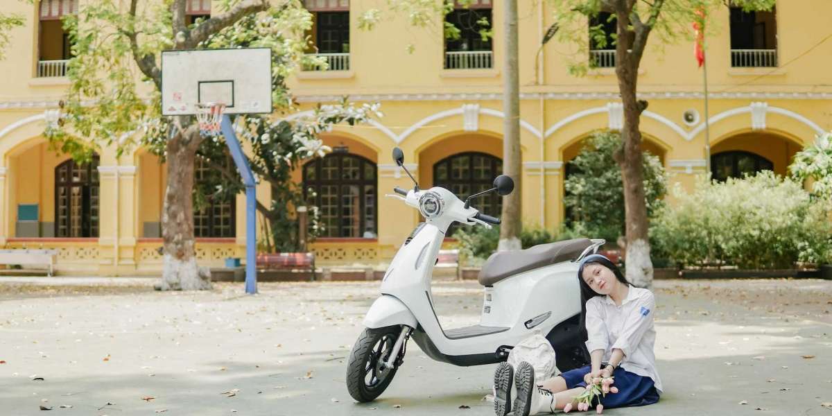 Mua xe máy điện VinFast nhận quà tới 12 triệu đồng, khách Việt mạnh tay xuống tiền
