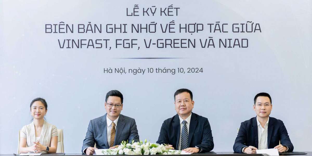 Công ty Ngân Lực thuê 200 ô tô điện VinFast và hợp tác mở rộng mạng lưới trạm sạc V-Green