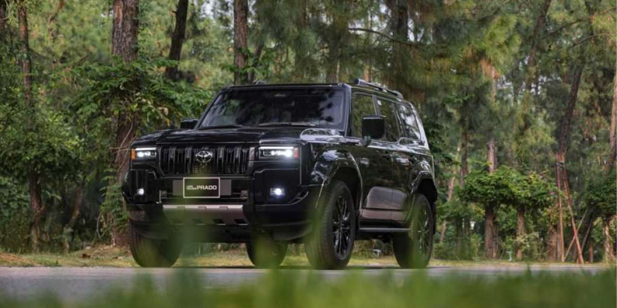 Toyota Land Cruiser Prado mới ra mắt, giá tăng 800 triệu