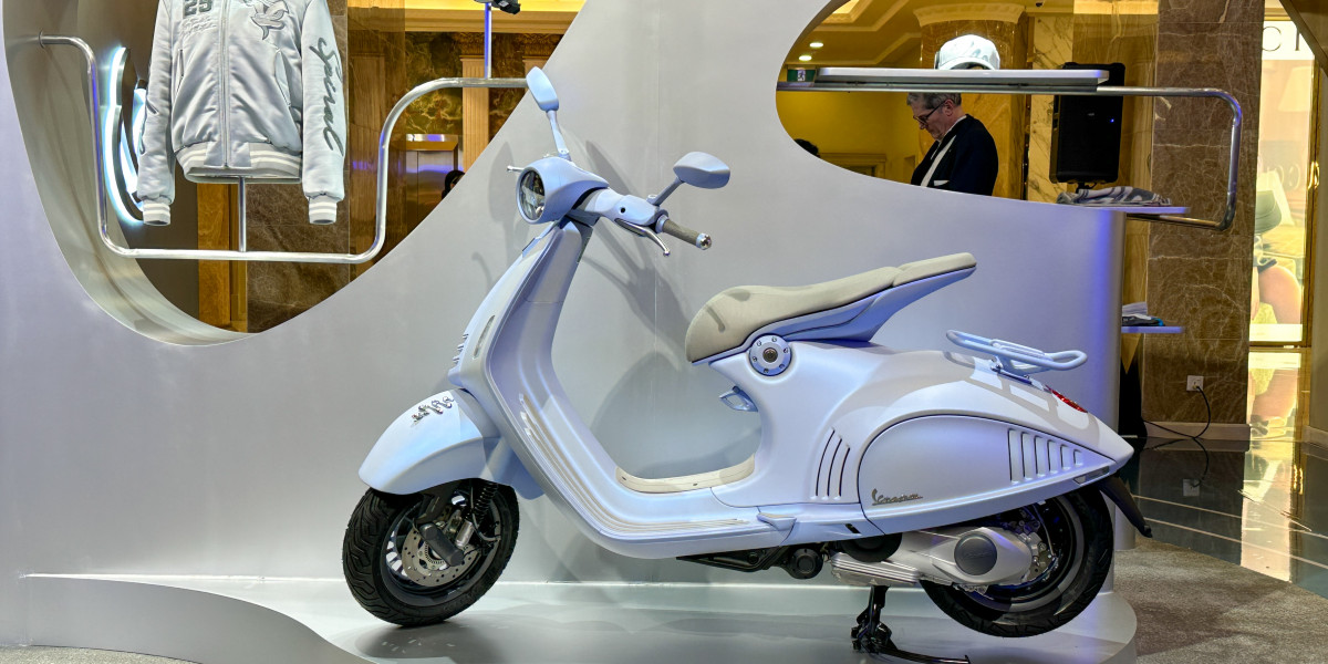 Vespa 946 Snake chào bán thị trường Việt Nam với giá gần 500 triệu đồng, giới hạn chỉ 30 chiếc!