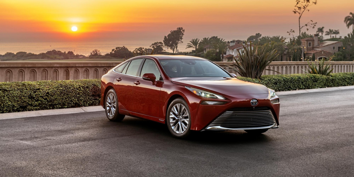 Lược bớt phiên bản và tăng giá, Toyota loay hoay tìm đường cho xe hydro duy nhất