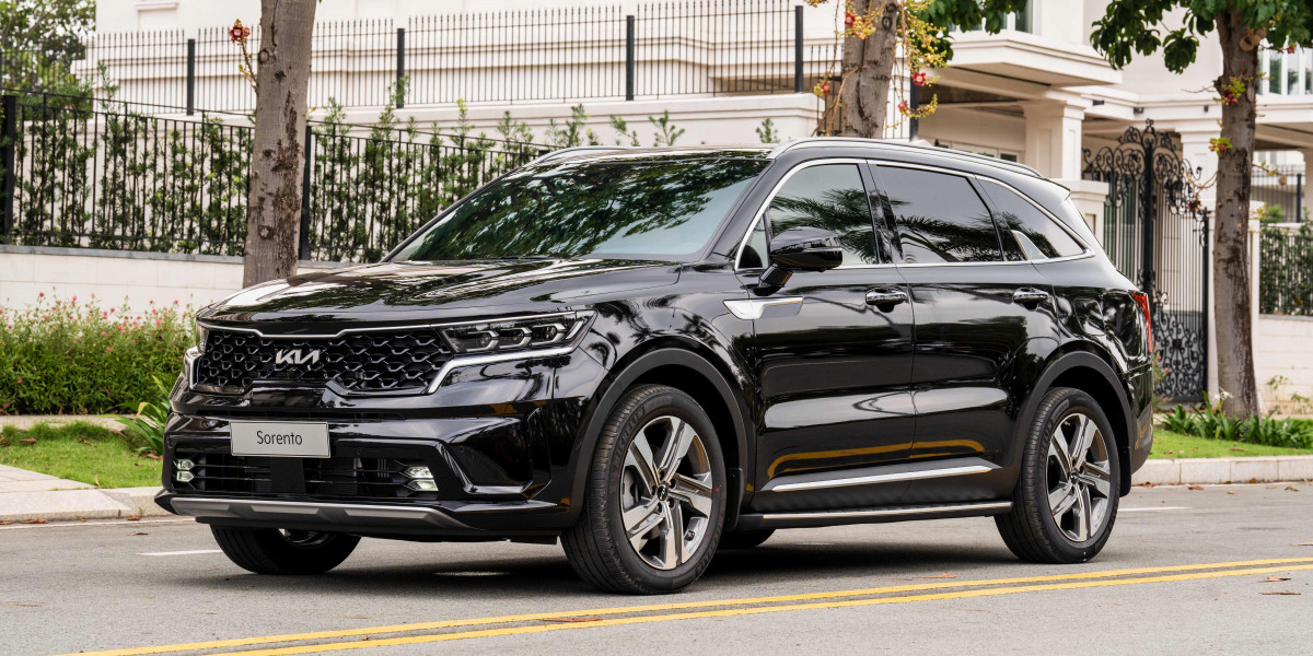 Giá Kia Sorento xuống thấp ngang SUV cỡ C, mở đường cho bản facelift đấu Santa Fe