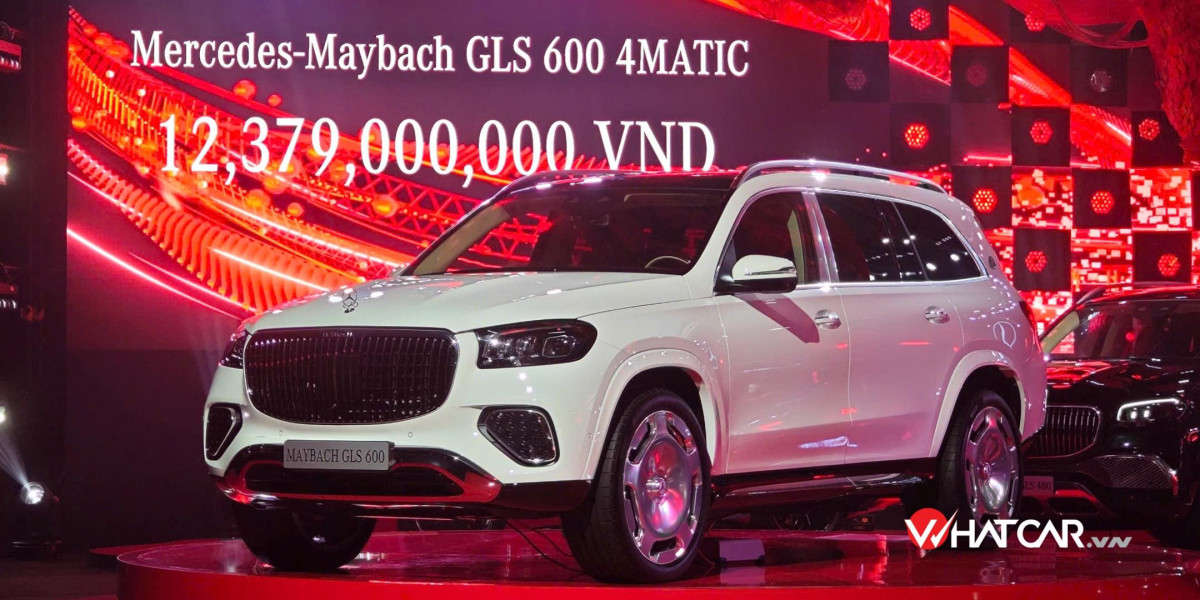 Triển lãm LiveRARE khai mạc với dàn xe 100 tỷ đồng, GLS facelift ra mắt khách Việt