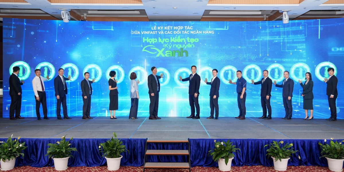 VinFast bắt tay 12 ngân hàng, tổ chức tài chính hỗ trợ người dân Hà Nội chuyển sang xe điện