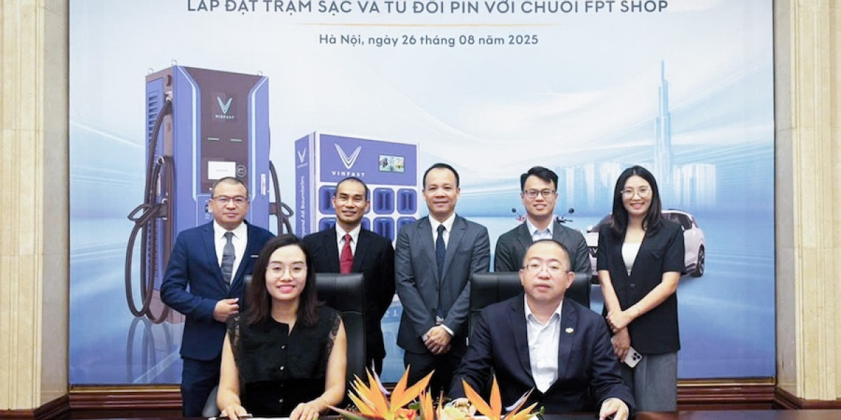 V-Green bắt tay FPT Retail triển khai hàng loạt trạm sạc và đổi pin xe điện