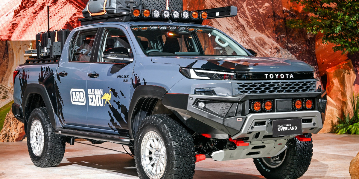 Toyota Hilux thế hệ mới về Việt Nam trước Tết 2026: Ford Ranger lo sốt vó?