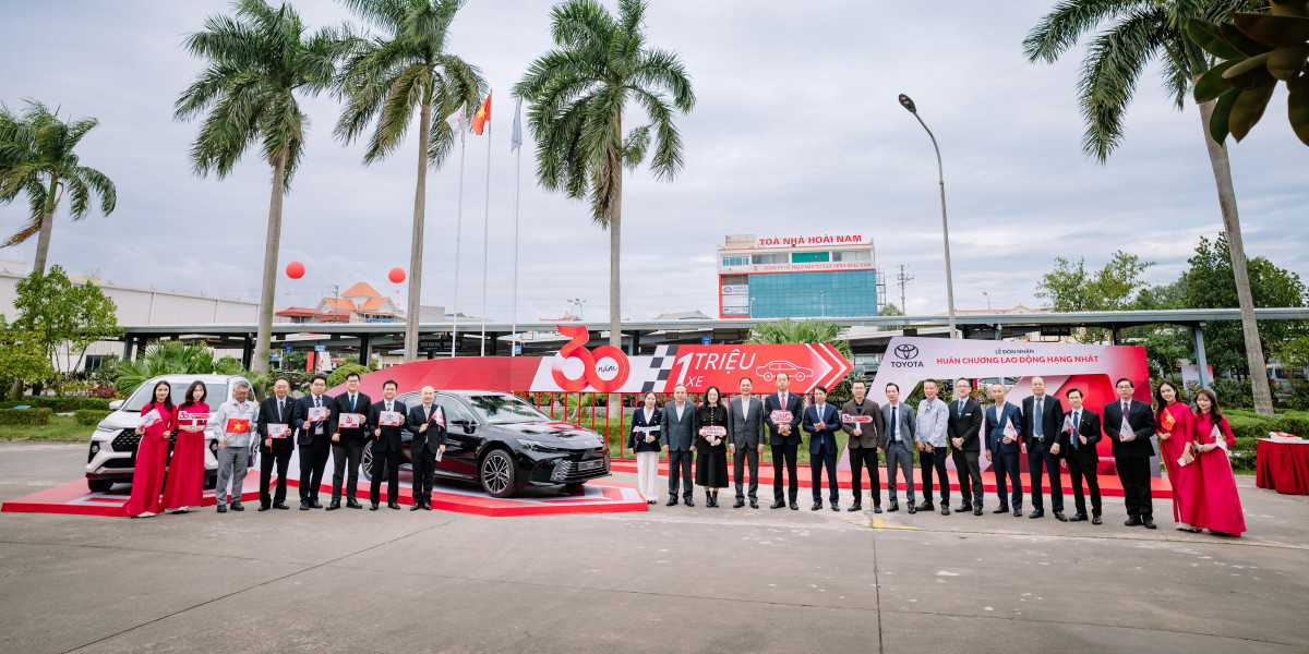 Toyota Việt Nam vinh dự đón nhận Huân chương Lao động hạng Nhất