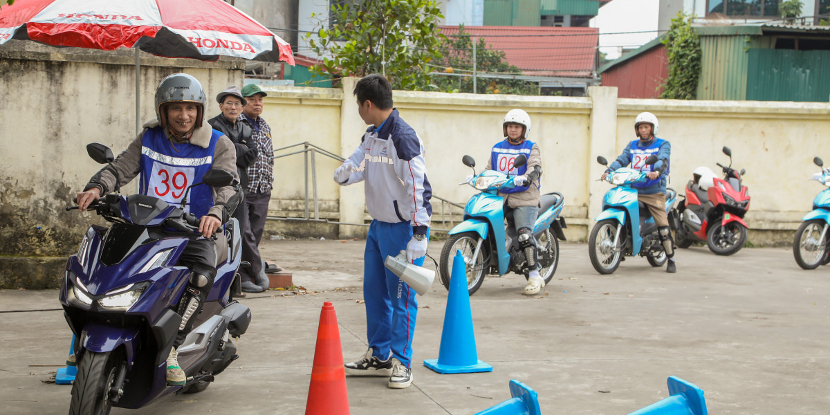Honda Việt Nam hướng dẫn pháp luật về trật tự an toàn giao thông và kỹ năng lái xe an toàn