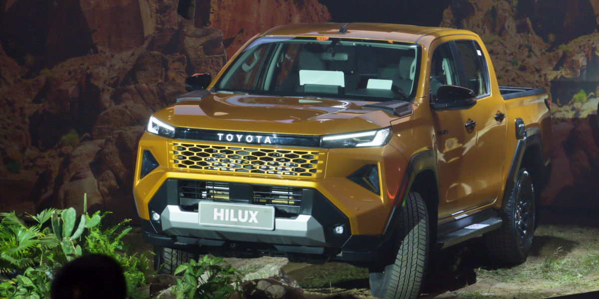 Toyota Hilux 2026 chốt giá “sốc” 632-903 triệu đồng ở Việt Nam, phả hơi nóng lên Ford Ranger, Mitsubishi Triton