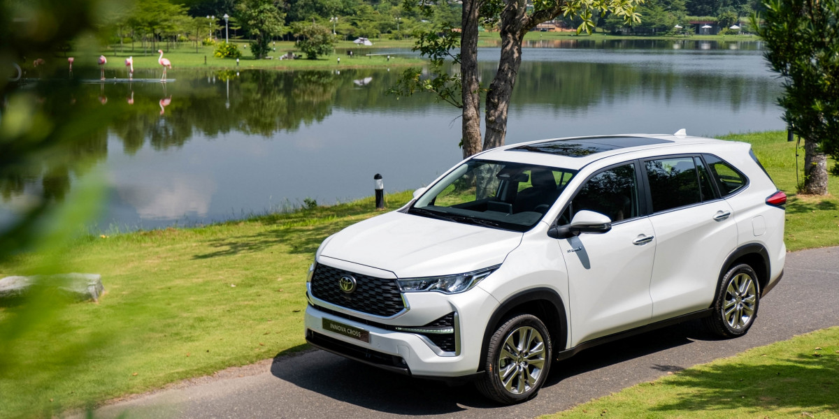 Ô tô hybrid bán chạy nhất Việt Nam năm 2025 giảm giá 45 triệu đồng nhờ ưu đãi thuế, về dưới mốc 1 tỷ đồng