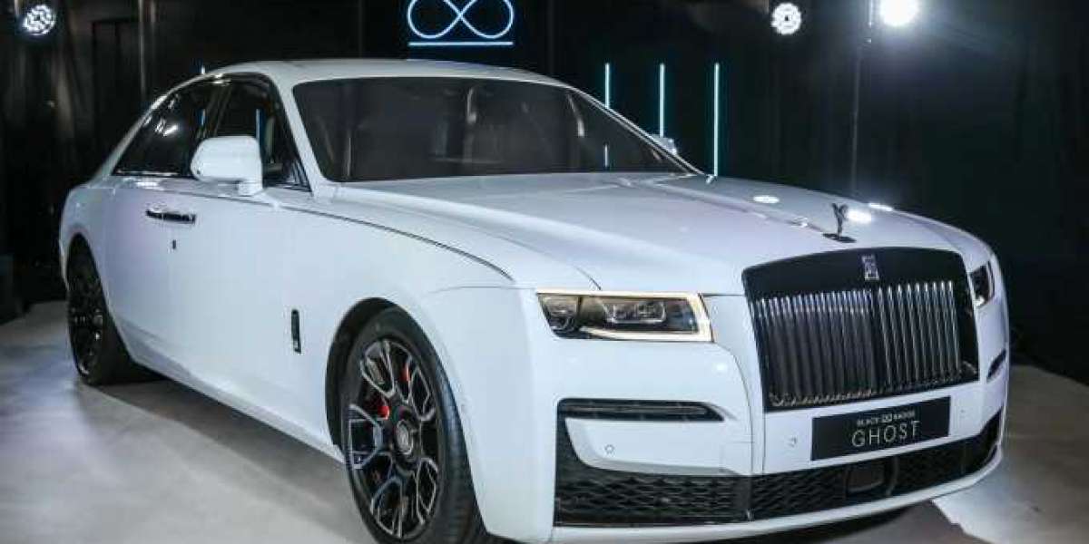 Rolls-Royce Ghost Black Badge 2022 giá từ 430.000 USD